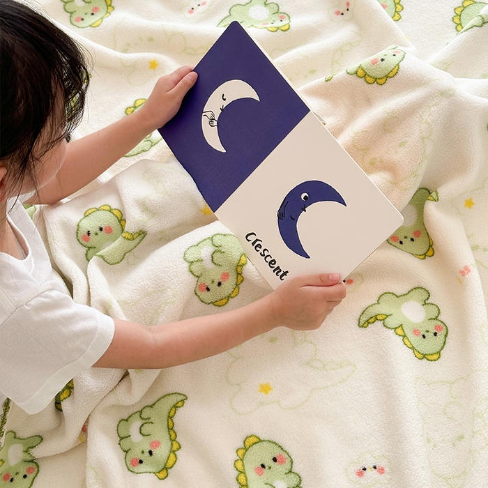 91家纺网 家纺一手货源 找家纺 嗨生活 2025新款雪粒绒双面绒贝壳边锁边居家办公多功能盖毯幼儿园毛毯儿童毛毯推车毯 恐龙伙伴