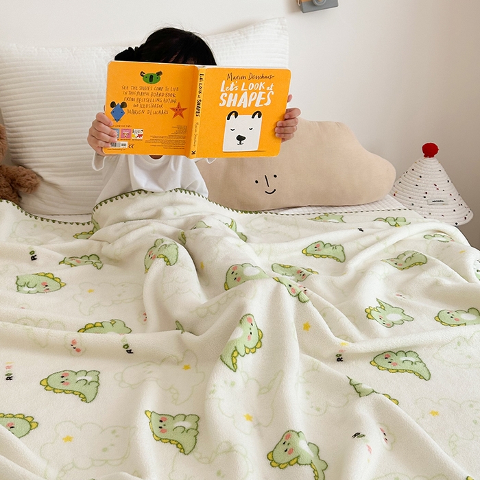 91家纺网 家纺一手货源 找家纺 嗨生活 2025新款雪粒绒双面绒贝壳边锁边居家办公多功能盖毯幼儿园毛毯儿童毛毯推车毯 恐龙伙伴