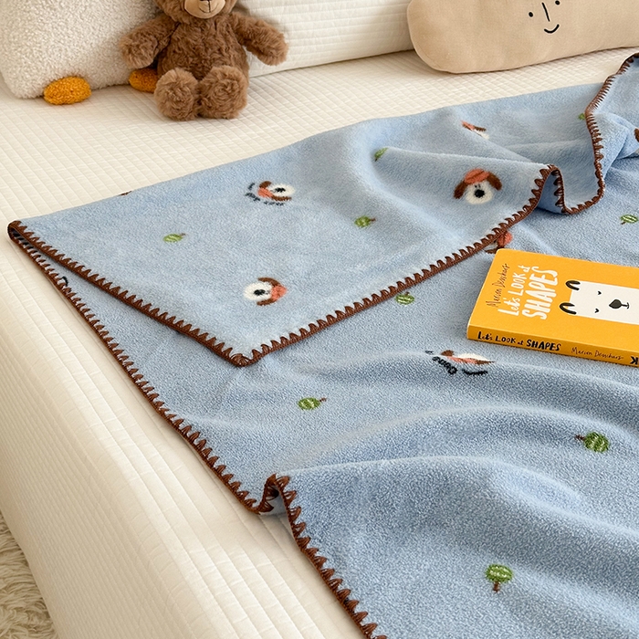 91家纺网 家纺一手货源 找家纺 嗨生活 2025新款雪粒绒双面绒贝壳边锁边居家办公多功能盖毯幼儿园毛毯儿童毛毯推车毯 俏皮小狗