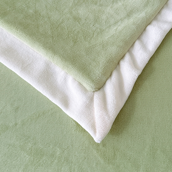 91家纺网 家纺一手货源 找家纺 乐坊 2025新款全消光雕花绒牛奶绒刺绣四件套-香颂 香颂-豆绿