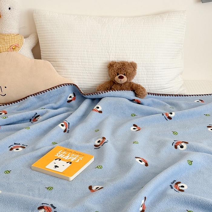 91家纺网 家纺一手货源 找家纺 嗨生活 2025新款雪粒绒双面绒贝壳边锁边居家办公多功能盖毯幼儿园毛毯儿童毛毯推车毯 俏皮小狗