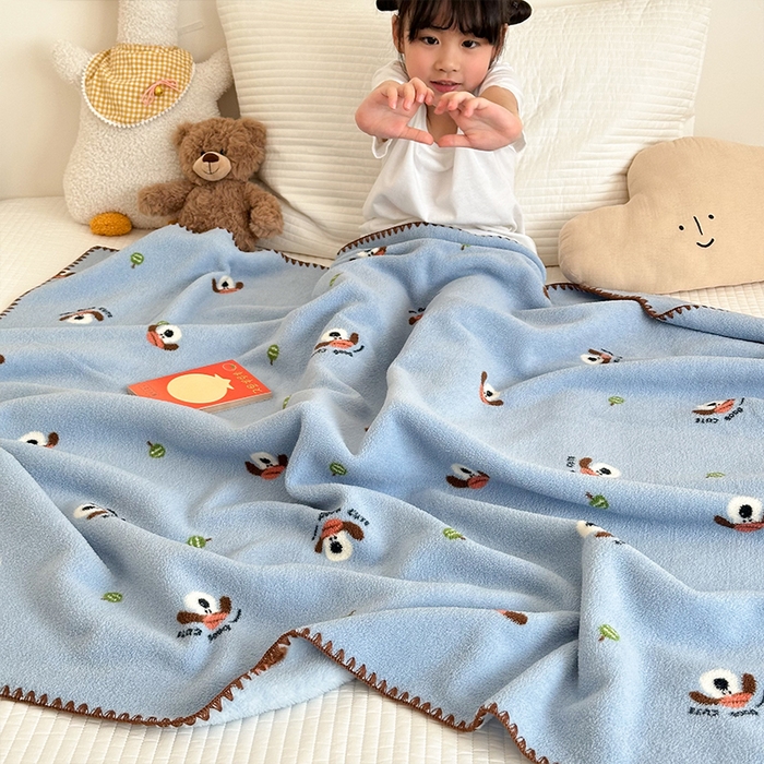 91家纺网 家纺一手货源 找家纺 嗨生活 2025新款雪粒绒双面绒贝壳边锁边居家办公多功能盖毯幼儿园毛毯儿童毛毯推车毯 俏皮小狗