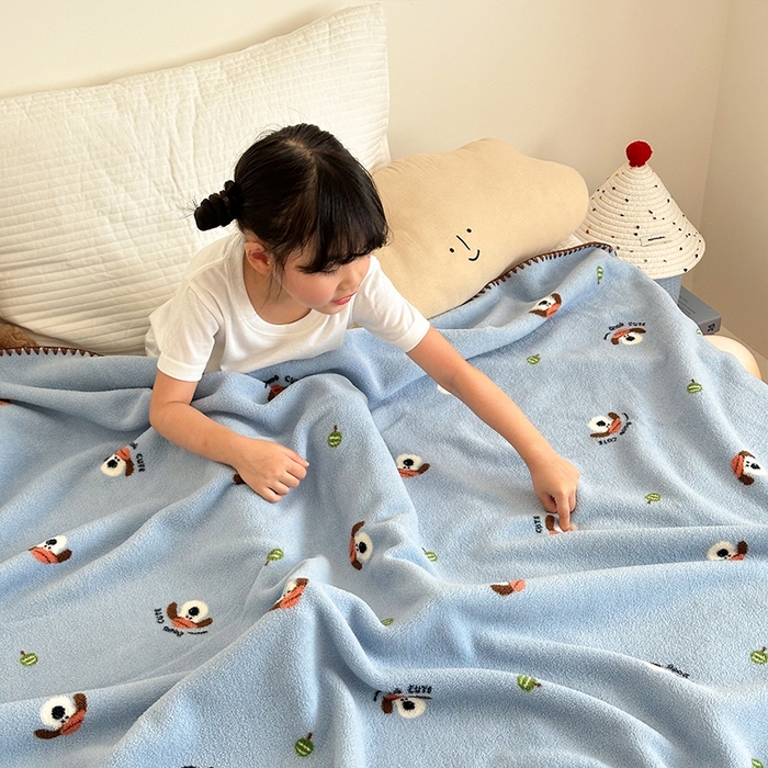 91家纺网 家纺一手货源 找家纺 嗨生活 2025新款雪粒绒双面绒贝壳边锁边居家办公多功能盖毯幼儿园毛毯儿童毛毯推车毯 俏皮小狗