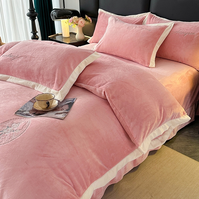 91家纺网 家纺一手货源 找家纺 （总）乐坊 2025新款全消光雕花绒牛奶绒刺绣四件套-香颂