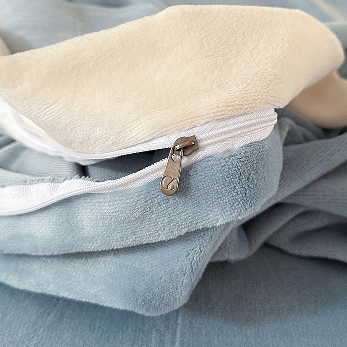 91家纺网 家纺一手货源 找家纺 乐坊 2025新款全消光雕花绒牛奶绒刺绣四件套-香颂 香颂-蓝色