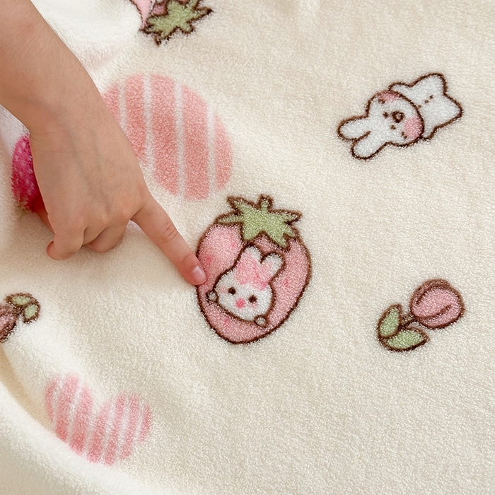 91家纺网 家纺一手货源 找家纺 嗨生活 2025新款雪粒绒双面绒贝壳边锁边居家办公多功能盖毯幼儿园毛毯儿童毛毯推车毯 甜心小兔