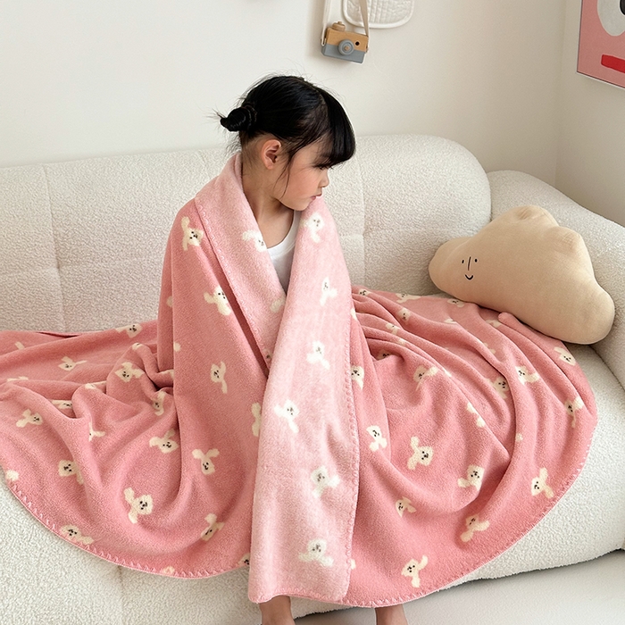 嗨生活 2025新款雪粒绒双面绒贝壳边锁边居家办公多功能盖毯幼儿园毛毯儿童毛毯推车毯 兔兔乐园
