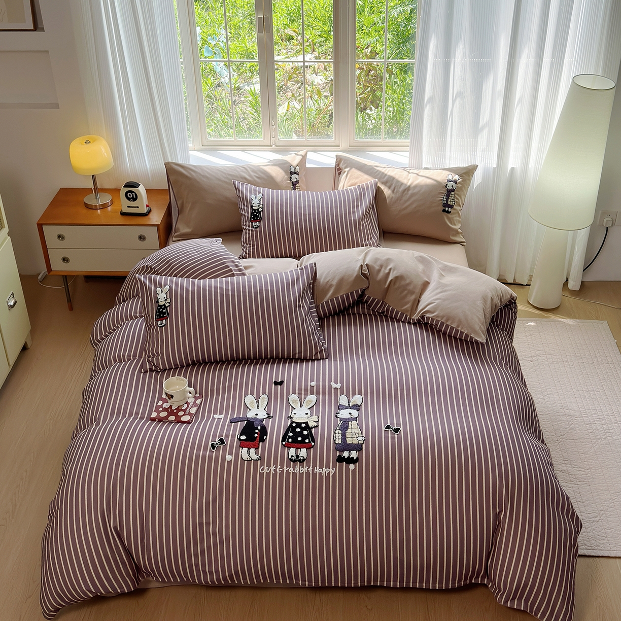 91家纺网 家纺一手货源 找家纺 怡家居 2025新款全棉纯棉磨毛绣花四件套-普通款 条纹小兔