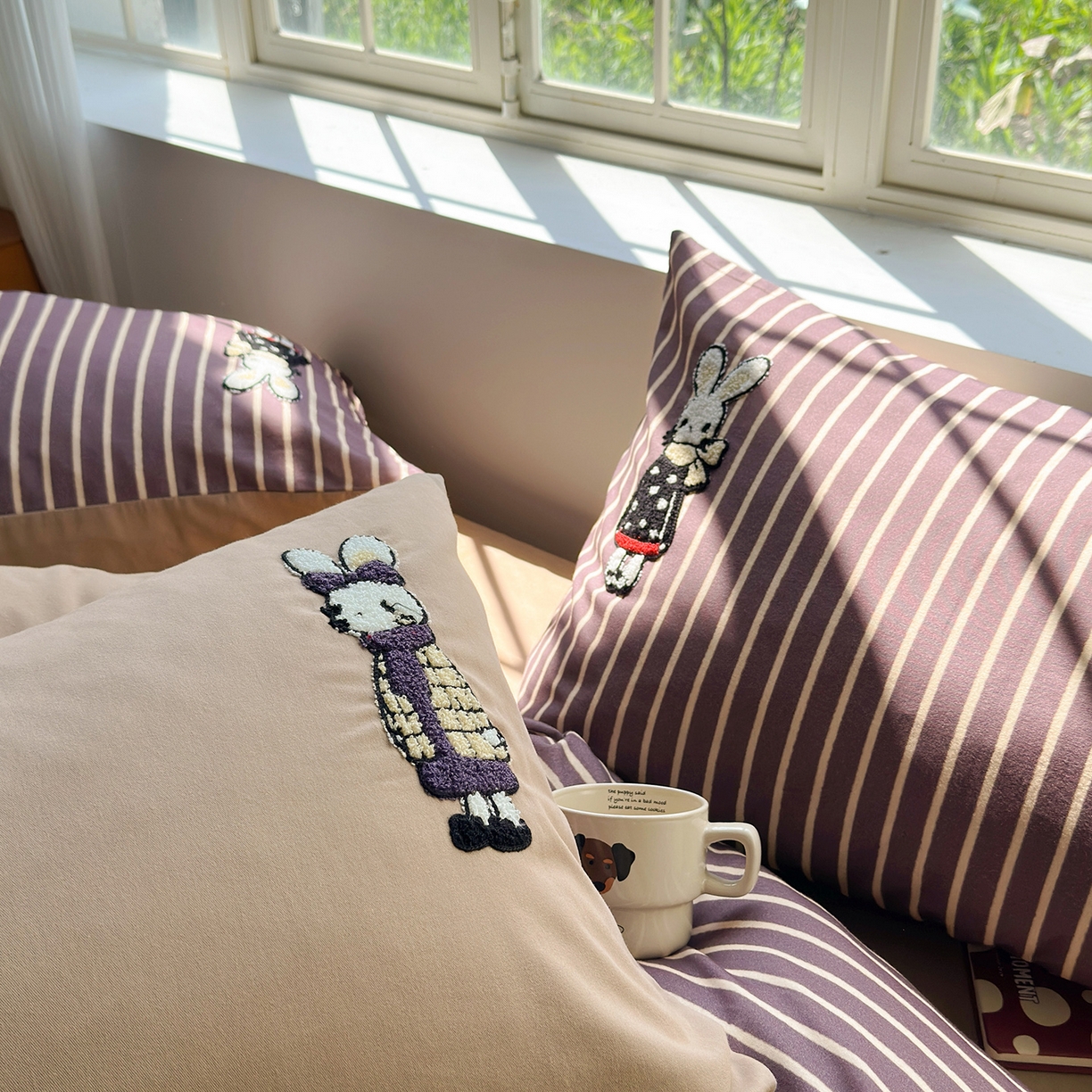 91家纺网 家纺一手货源 找家纺 怡家居 2025新款全棉纯棉磨毛绣花四件套-普通款 条纹小兔