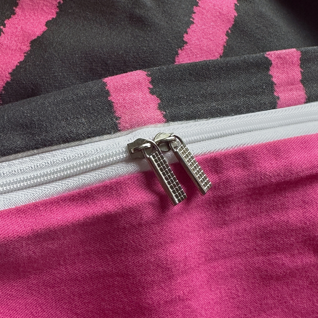 91家纺网 家纺一手货源 找家纺 怡家居 2025新款全棉纯棉磨毛绣花四件套-普通款 魔法喵