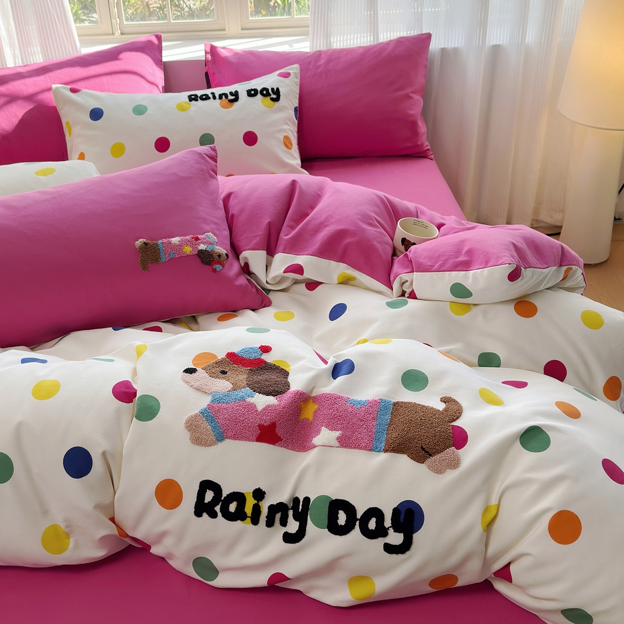 91家纺网 家纺一手货源 找家纺 怡家居 2025新款全棉纯棉磨毛绣花四件套-普通款 彩虹狗狗