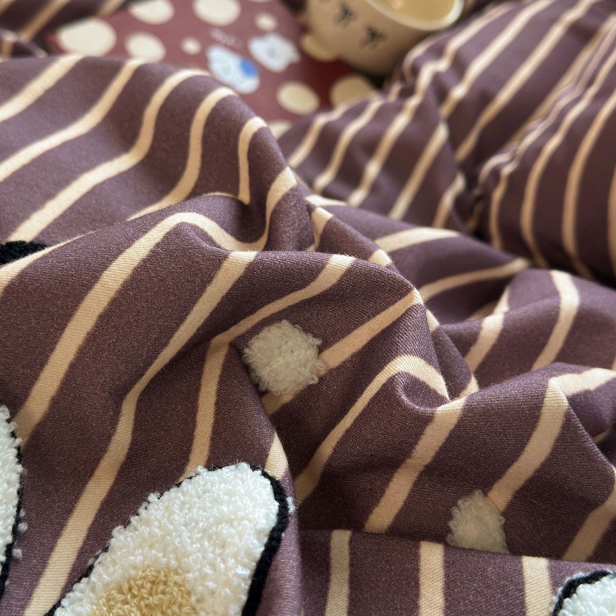 91家纺网 家纺一手货源 找家纺 怡家居 2025新款全棉纯棉磨毛绣花四件套-普通款 条纹小兔