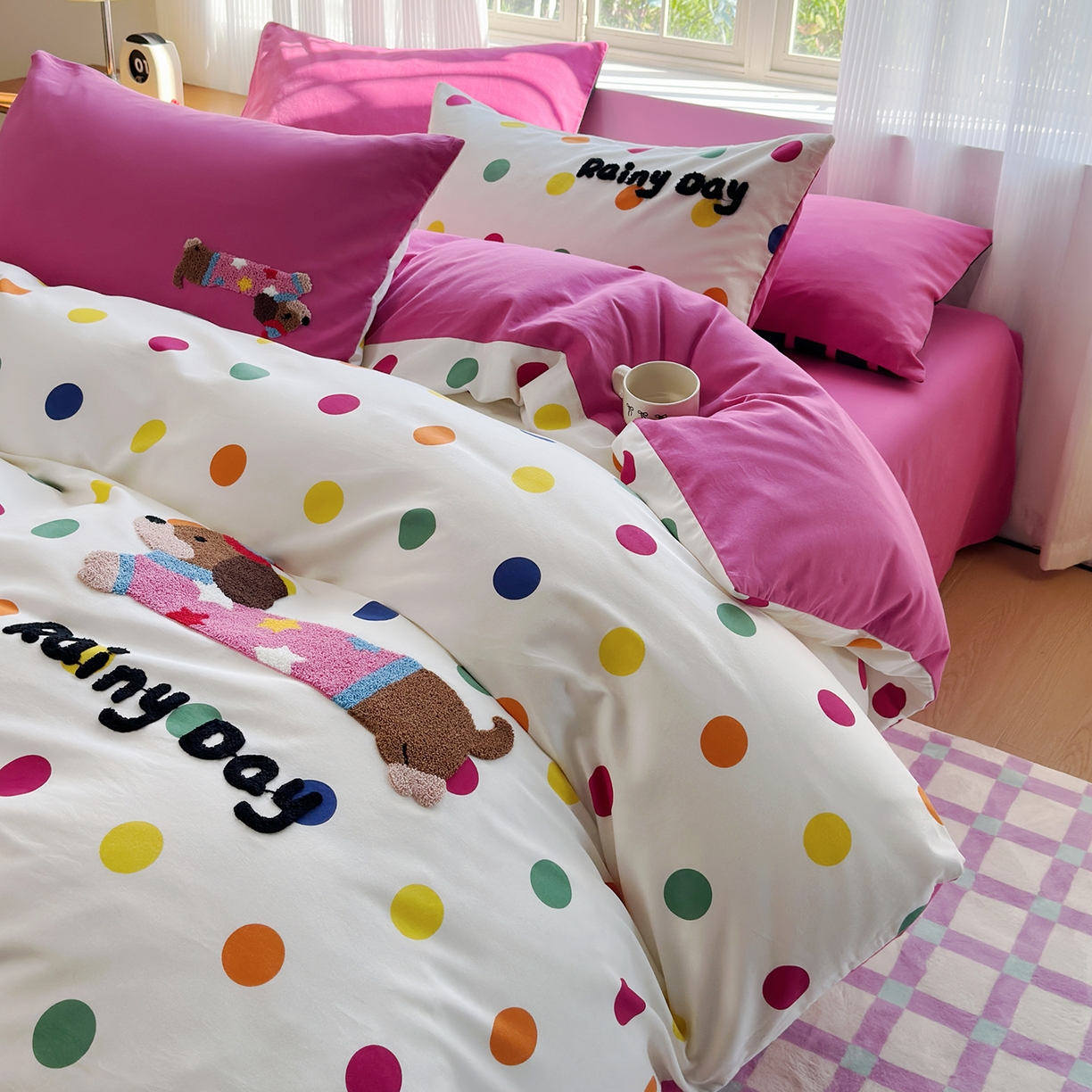 91家纺网 家纺一手货源 找家纺 怡家居 2025新款全棉纯棉磨毛绣花四件套-普通款 彩虹狗狗