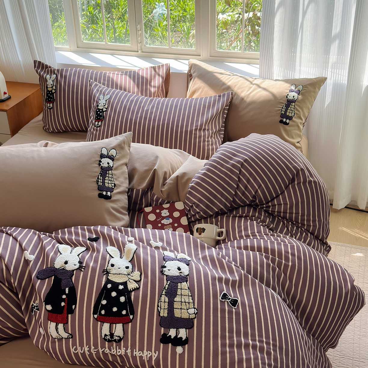 91家纺网 家纺一手货源 找家纺 怡家居 2025新款全棉纯棉磨毛绣花四件套-普通款 条纹小兔