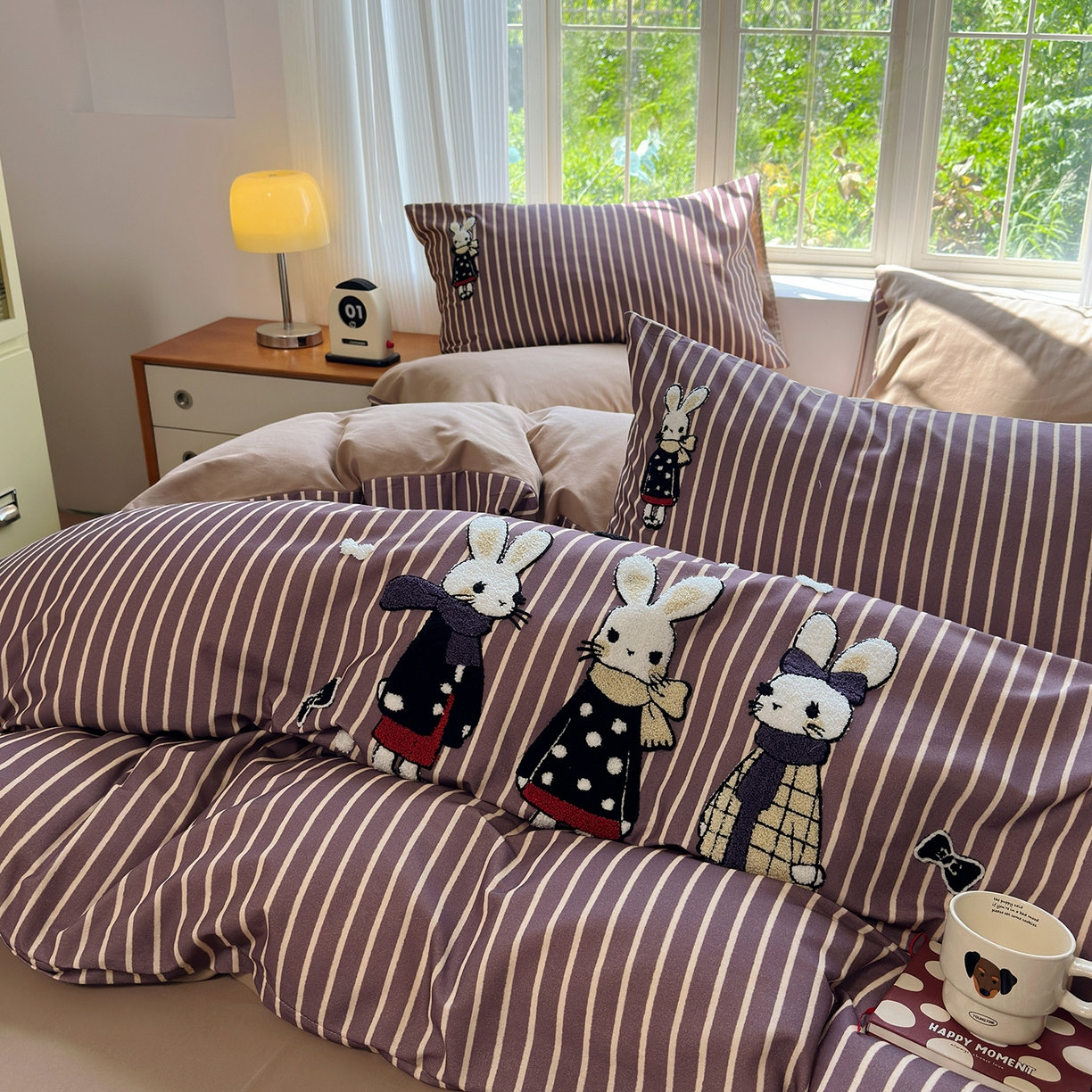 91家纺网 家纺一手货源 找家纺 怡家居 2025新款全棉纯棉磨毛绣花四件套-普通款 条纹小兔