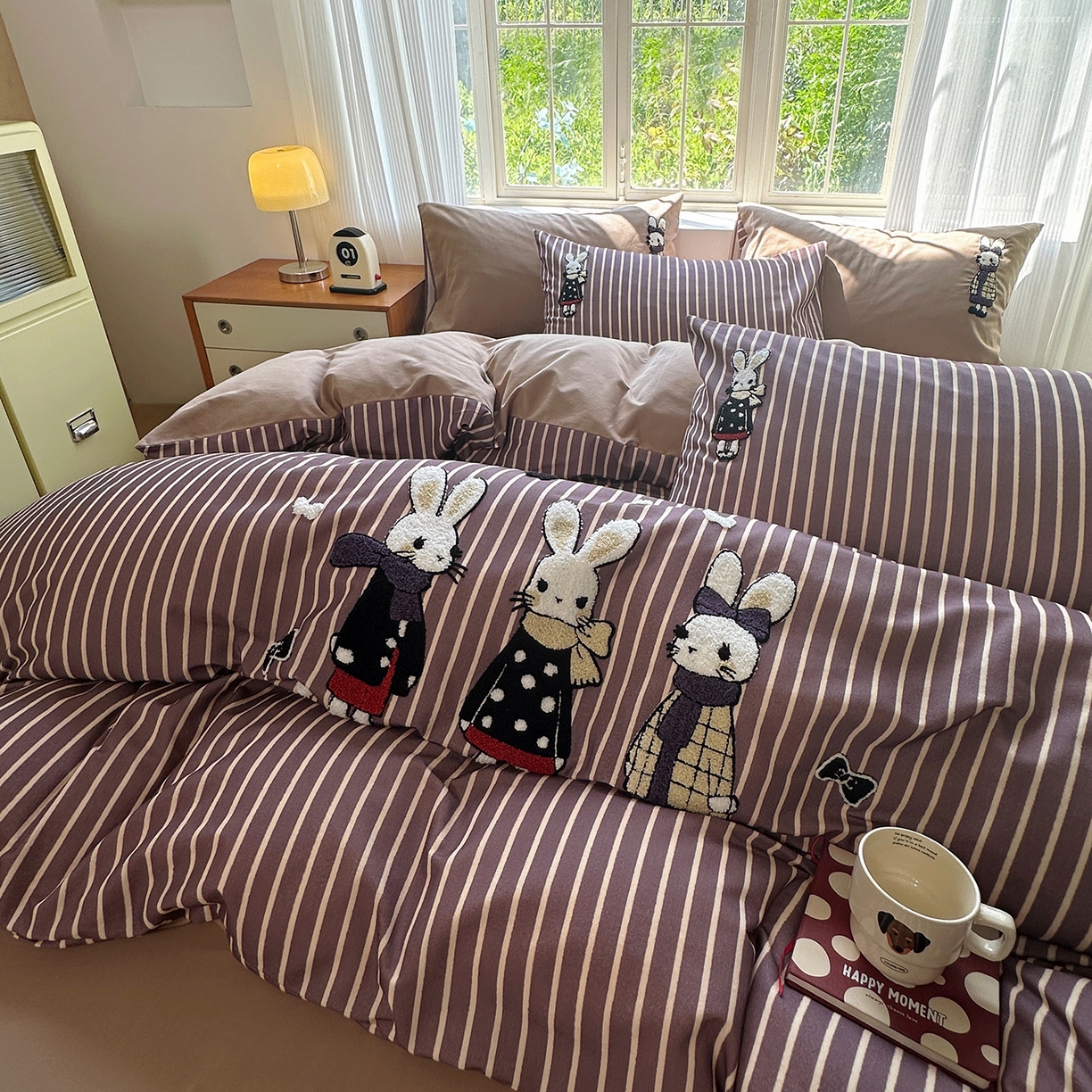 91家纺网 家纺一手货源 找家纺 怡家居 2025新款全棉纯棉磨毛绣花四件套-普通款 条纹小兔