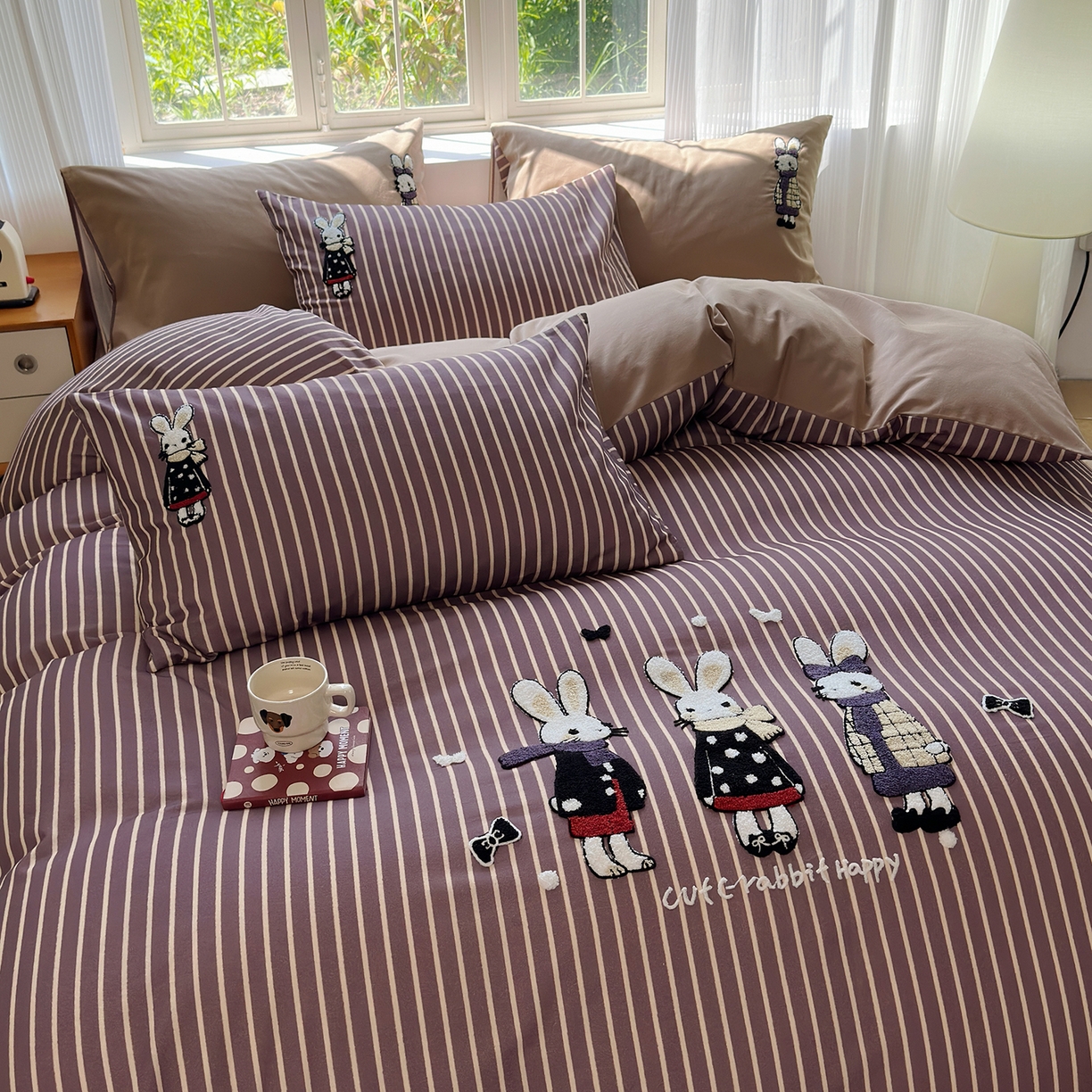 91家纺网 家纺一手货源 找家纺 怡家居 2025新款全棉纯棉磨毛绣花四件套-普通款 条纹小兔