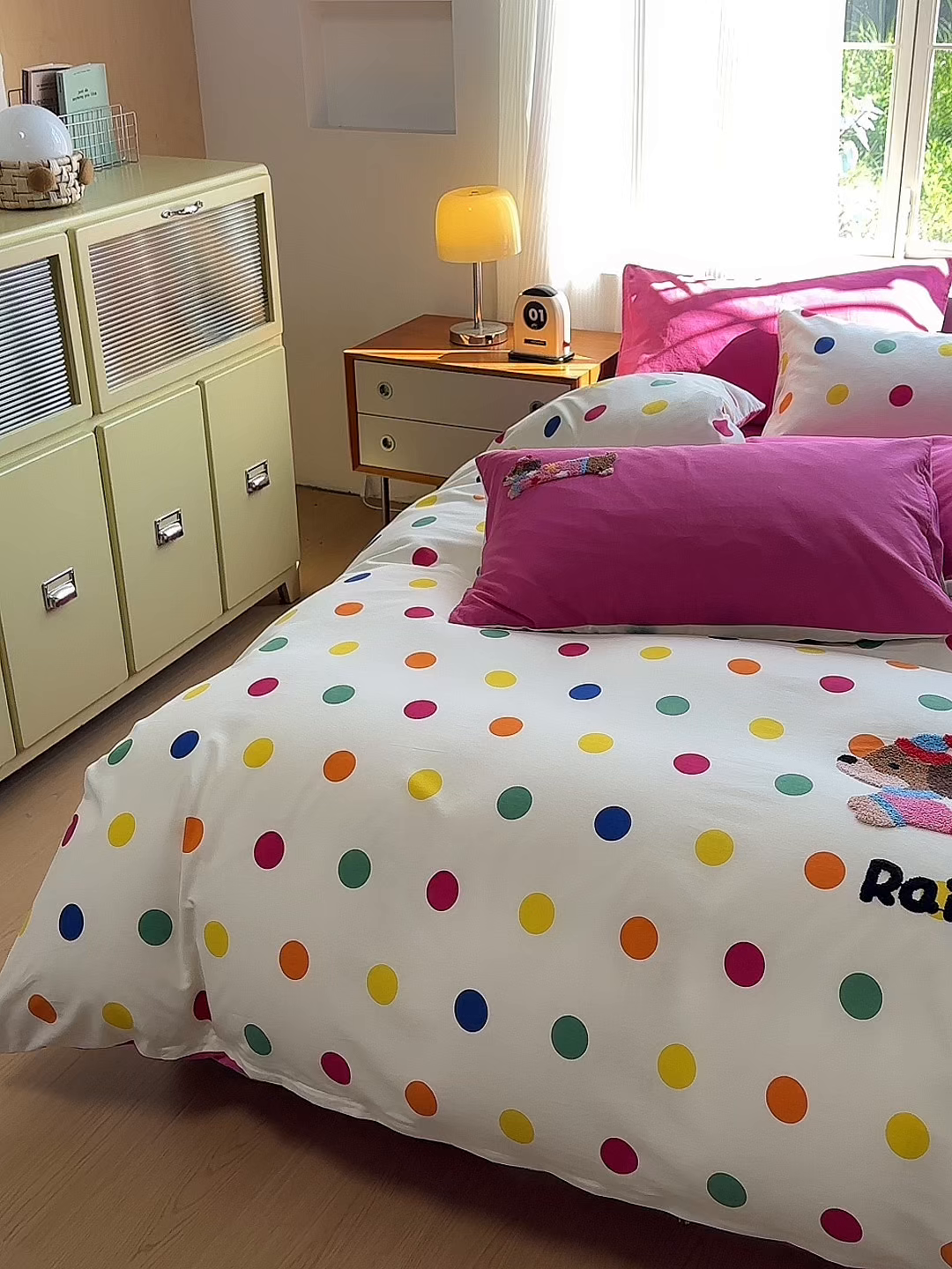 91家纺网 家纺一手货源 找家纺 怡家居 2025新款全棉纯棉磨毛绣花四件套-普通款 彩虹狗狗