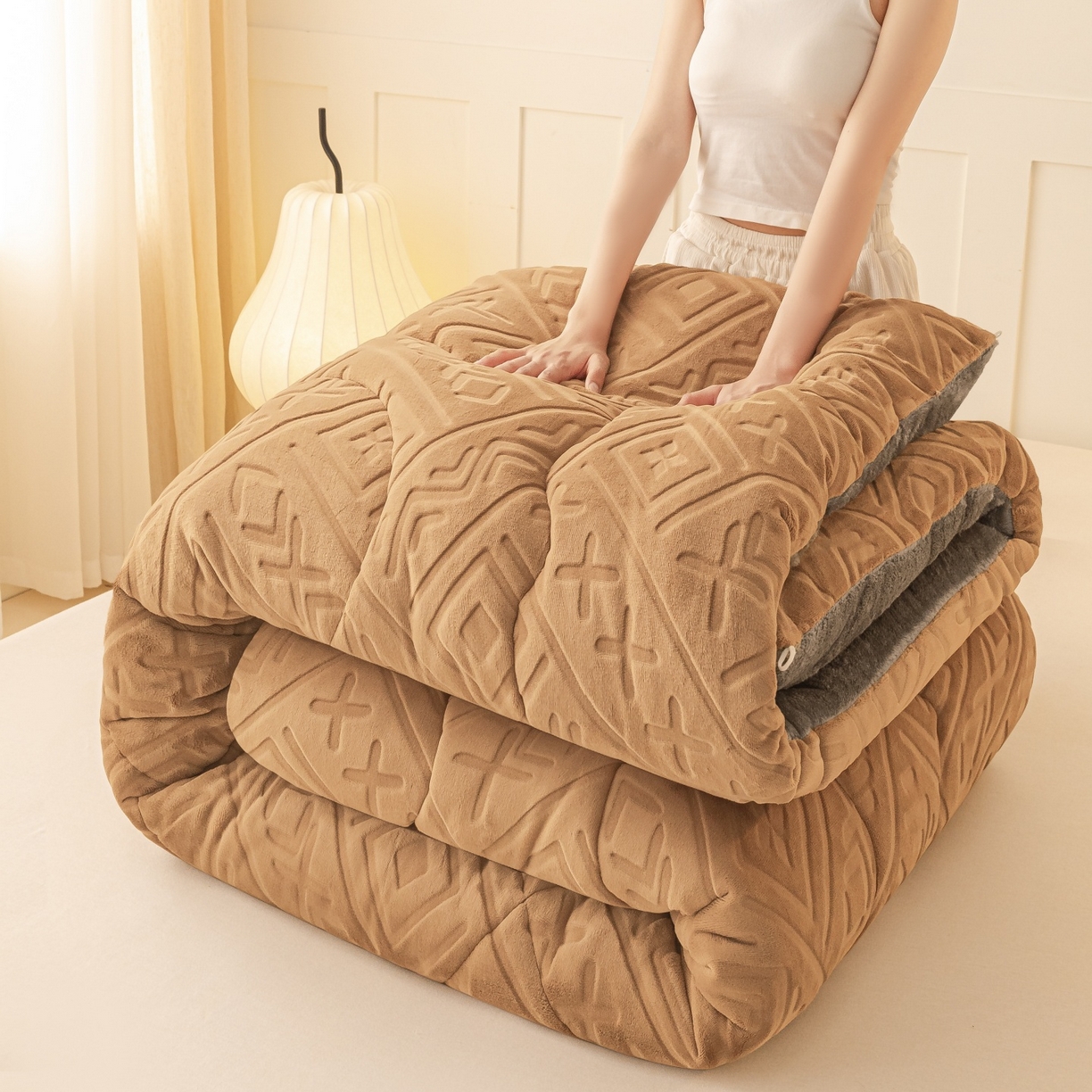 91家纺网 家纺一手货源 找家纺 美澳家纺 2025新款5D雕花绒牛奶绒宝宝绒加厚保暖纯色冬被被子被芯 咖啡