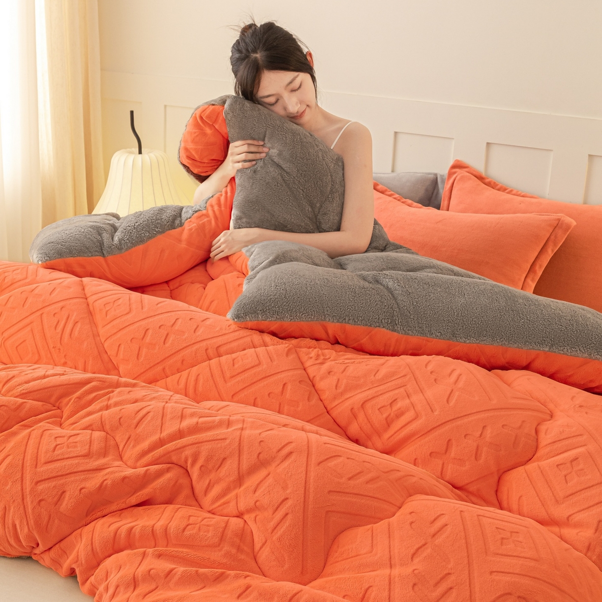 91家纺网 家纺一手货源 找家纺 美澳家纺 2025新款5D雕花绒牛奶绒宝宝绒加厚保暖纯色冬被被子被芯 爱玛橙