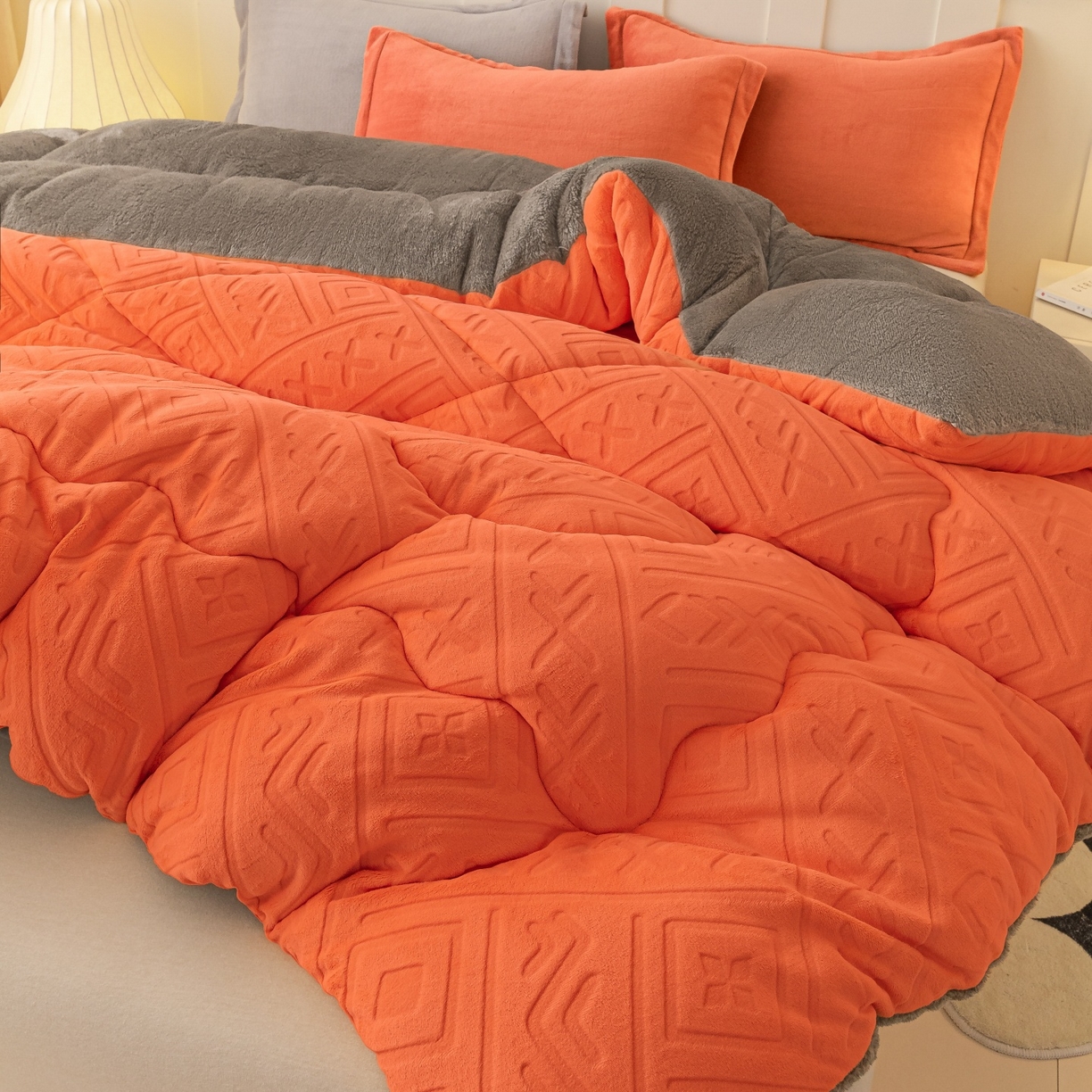 91家纺网 家纺一手货源 找家纺 美澳家纺 2025新款5D雕花绒牛奶绒宝宝绒加厚保暖纯色冬被被子被芯 爱玛橙