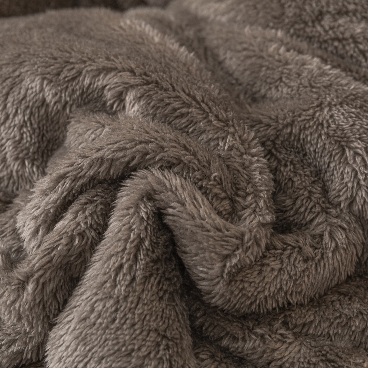 91家纺网 家纺一手货源 找家纺 美澳家纺 2025新款5D雕花绒牛奶绒宝宝绒加厚保暖纯色冬被被子被芯 咖啡