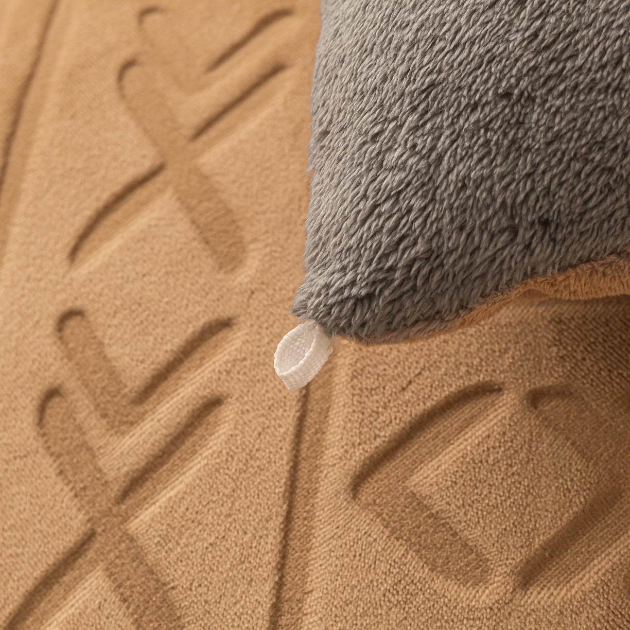 91家纺网 家纺一手货源 找家纺 美澳家纺 2025新款5D雕花绒牛奶绒宝宝绒加厚保暖纯色冬被被子被芯 咖啡