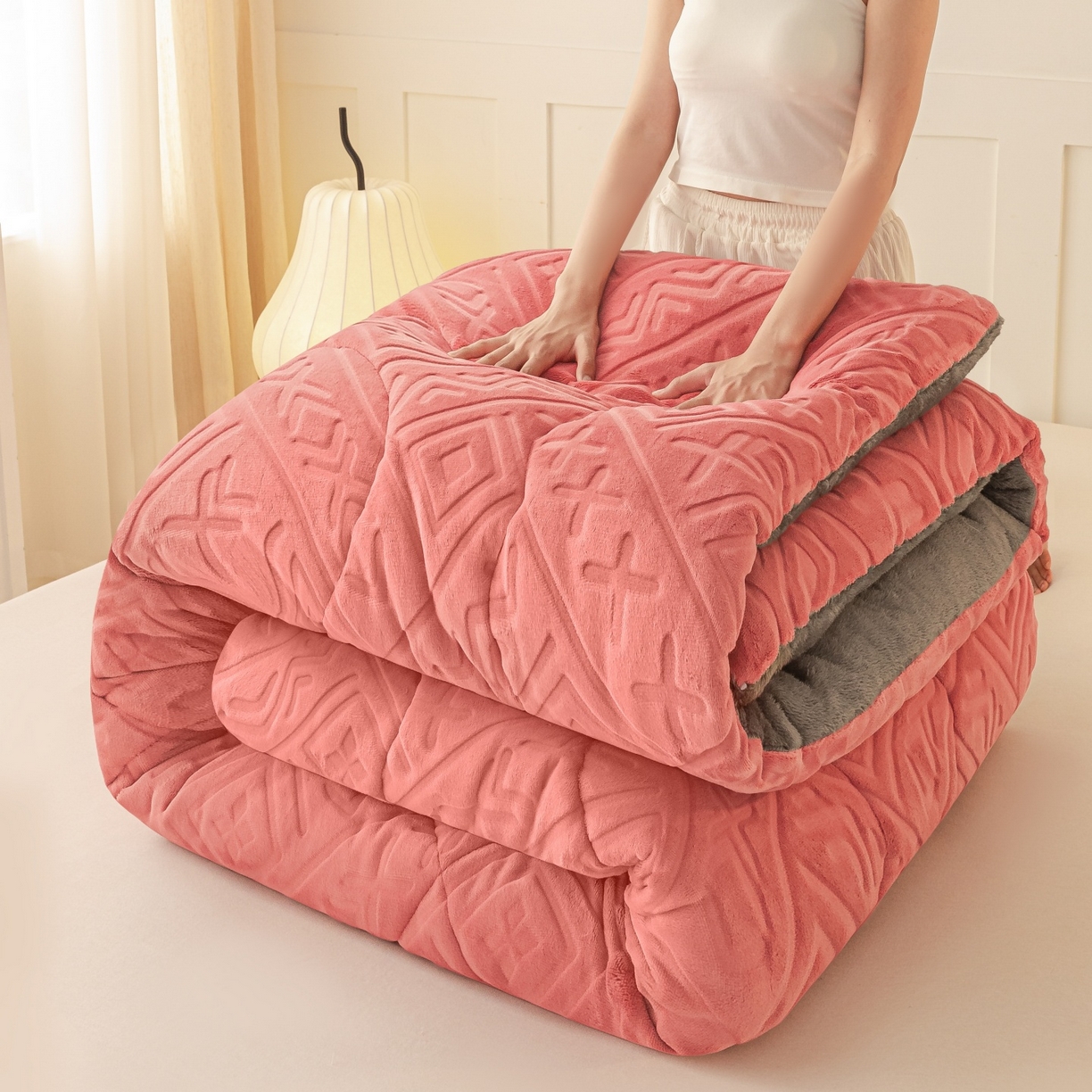 91家纺网 家纺一手货源 找家纺 美澳家纺 2025新款5D雕花绒牛奶绒宝宝绒加厚保暖纯色冬被被子被芯 豆沙红