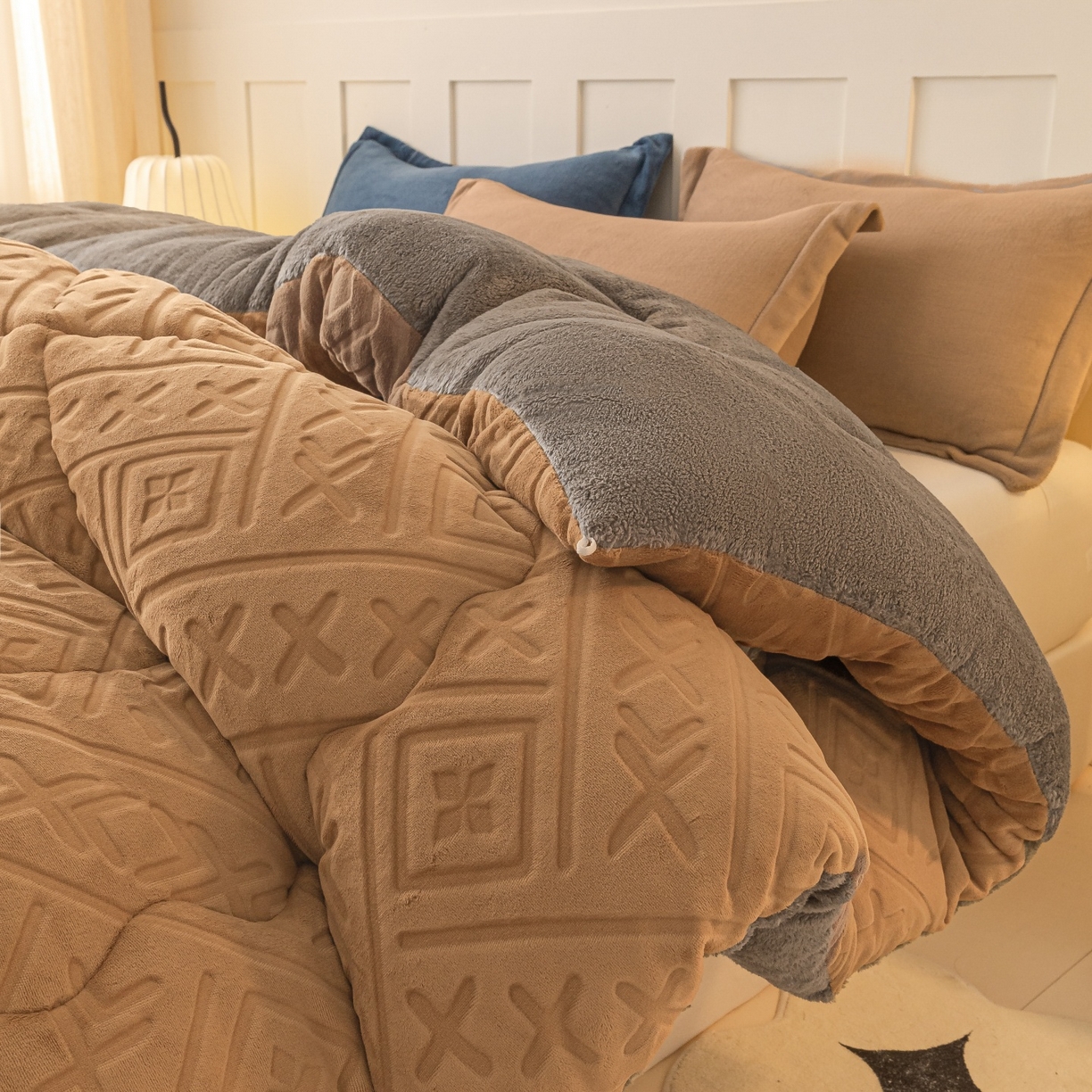 91家纺网 家纺一手货源 找家纺 美澳家纺 2025新款5D雕花绒牛奶绒宝宝绒加厚保暖纯色冬被被子被芯 咖啡