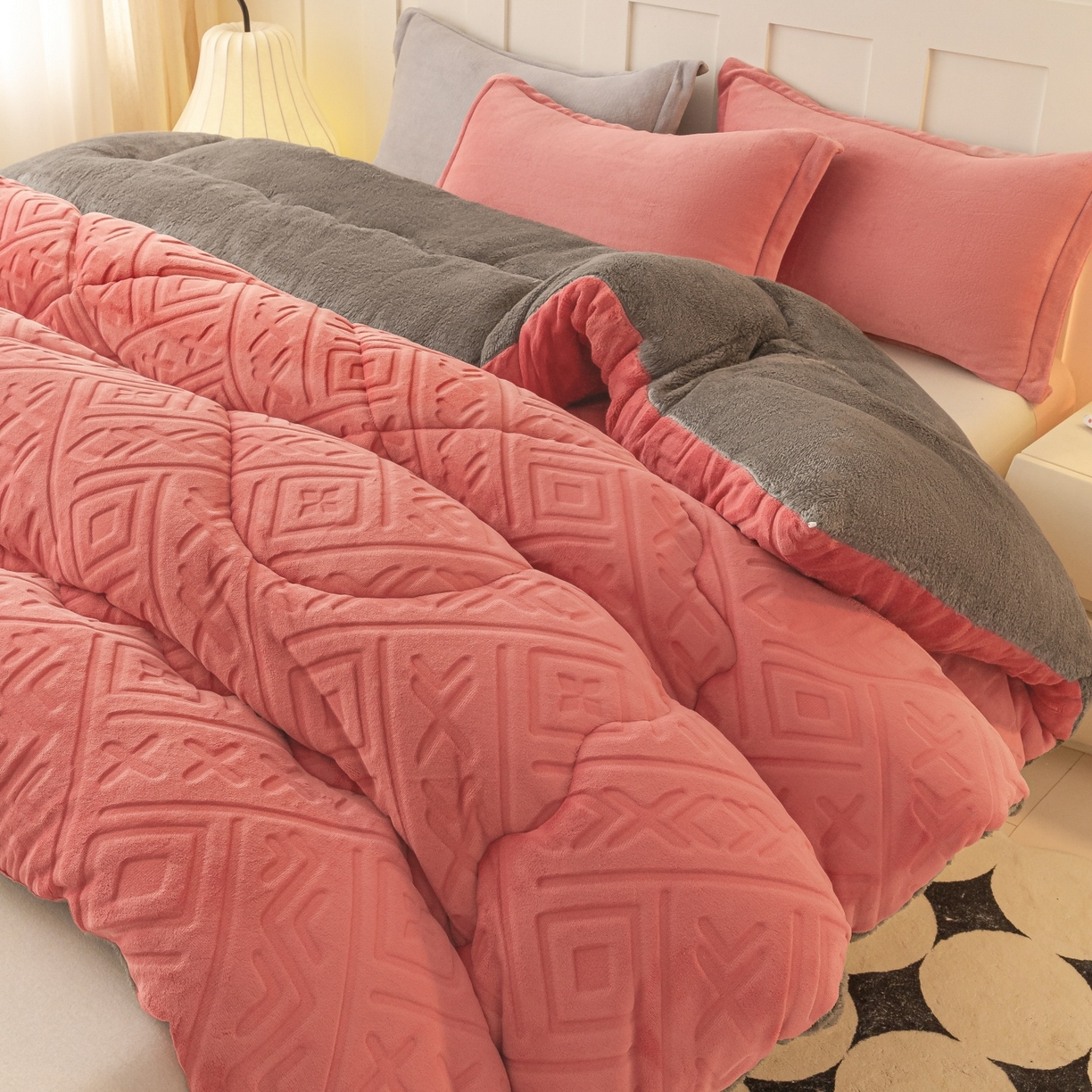 91家纺网 家纺一手货源 找家纺 美澳家纺 2025新款5D雕花绒牛奶绒宝宝绒加厚保暖纯色冬被被子被芯 豆沙红