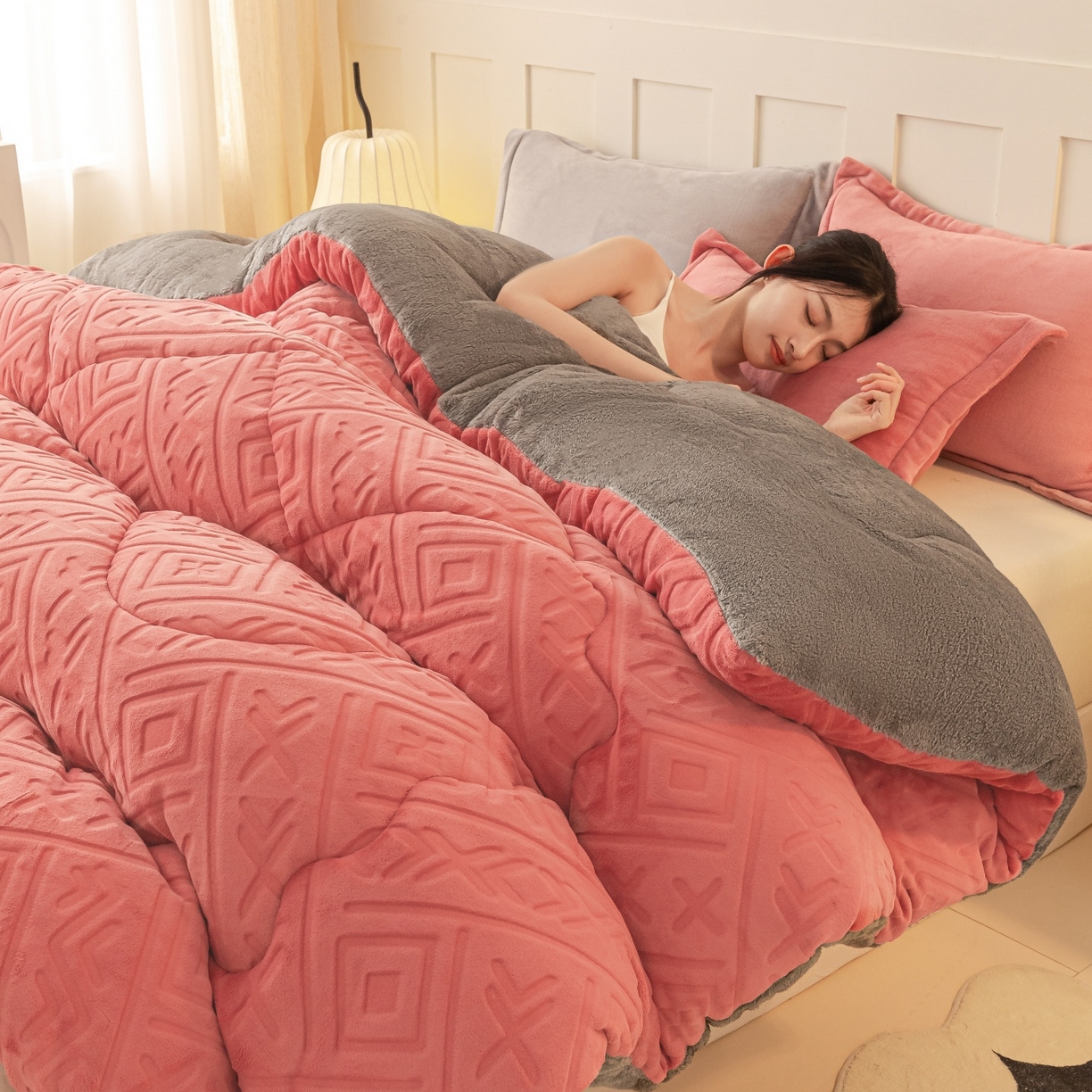 91家纺网 家纺一手货源 找家纺 美澳家纺 2025新款5D雕花绒牛奶绒宝宝绒加厚保暖纯色冬被被子被芯 豆沙红