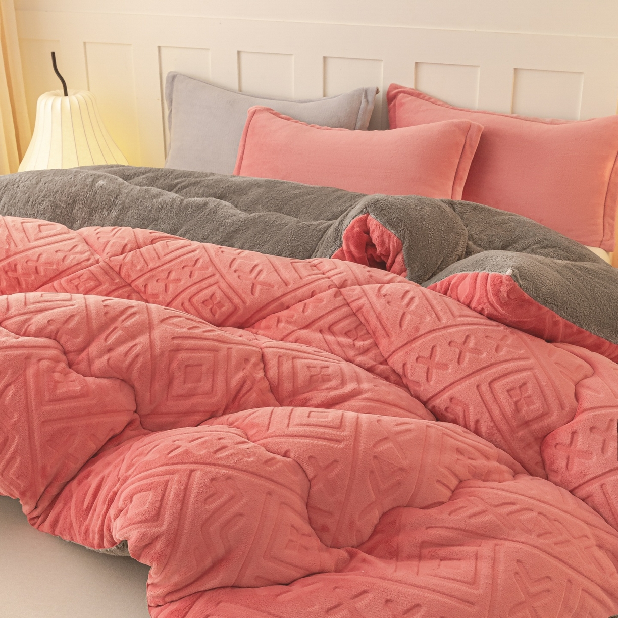 91家纺网 家纺一手货源 找家纺 美澳家纺 2025新款5D雕花绒牛奶绒宝宝绒加厚保暖纯色冬被被子被芯 豆沙红