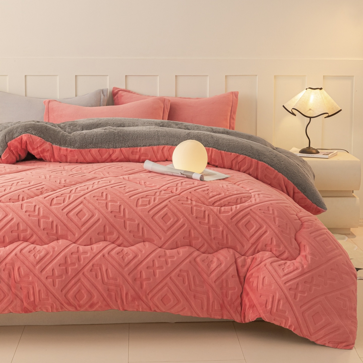 91家纺网 家纺一手货源 找家纺 美澳家纺 2025新款5D雕花绒牛奶绒宝宝绒加厚保暖纯色冬被被子被芯 豆沙红