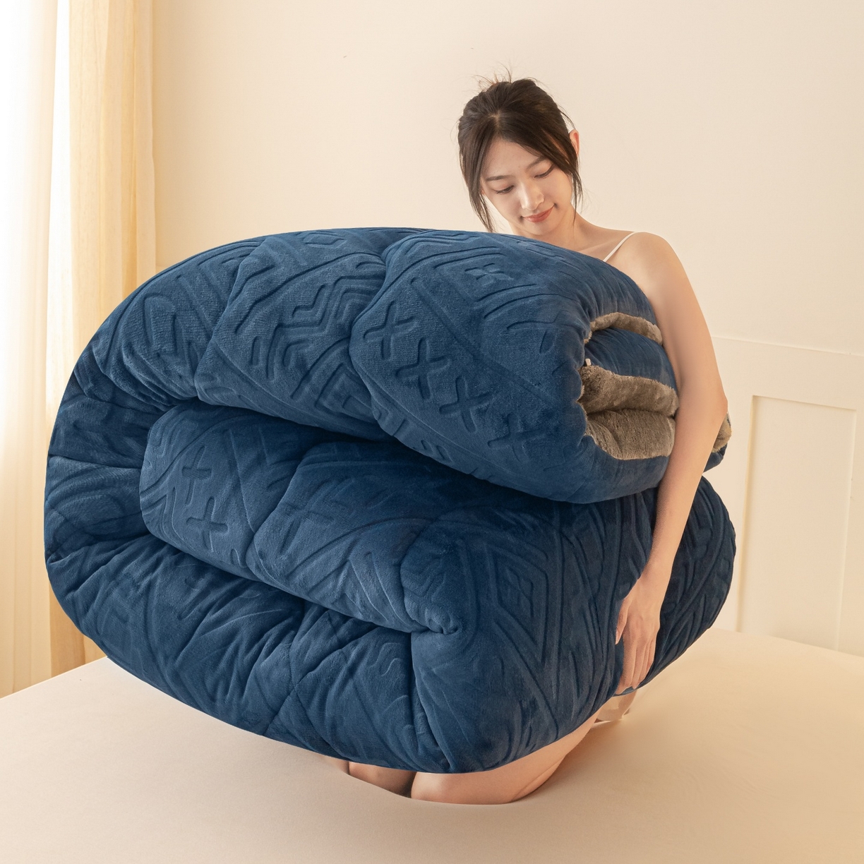 91家纺网 家纺一手货源 找家纺 美澳家纺 2025新款5D雕花绒牛奶绒宝宝绒加厚保暖纯色冬被被子被芯 宝石蓝