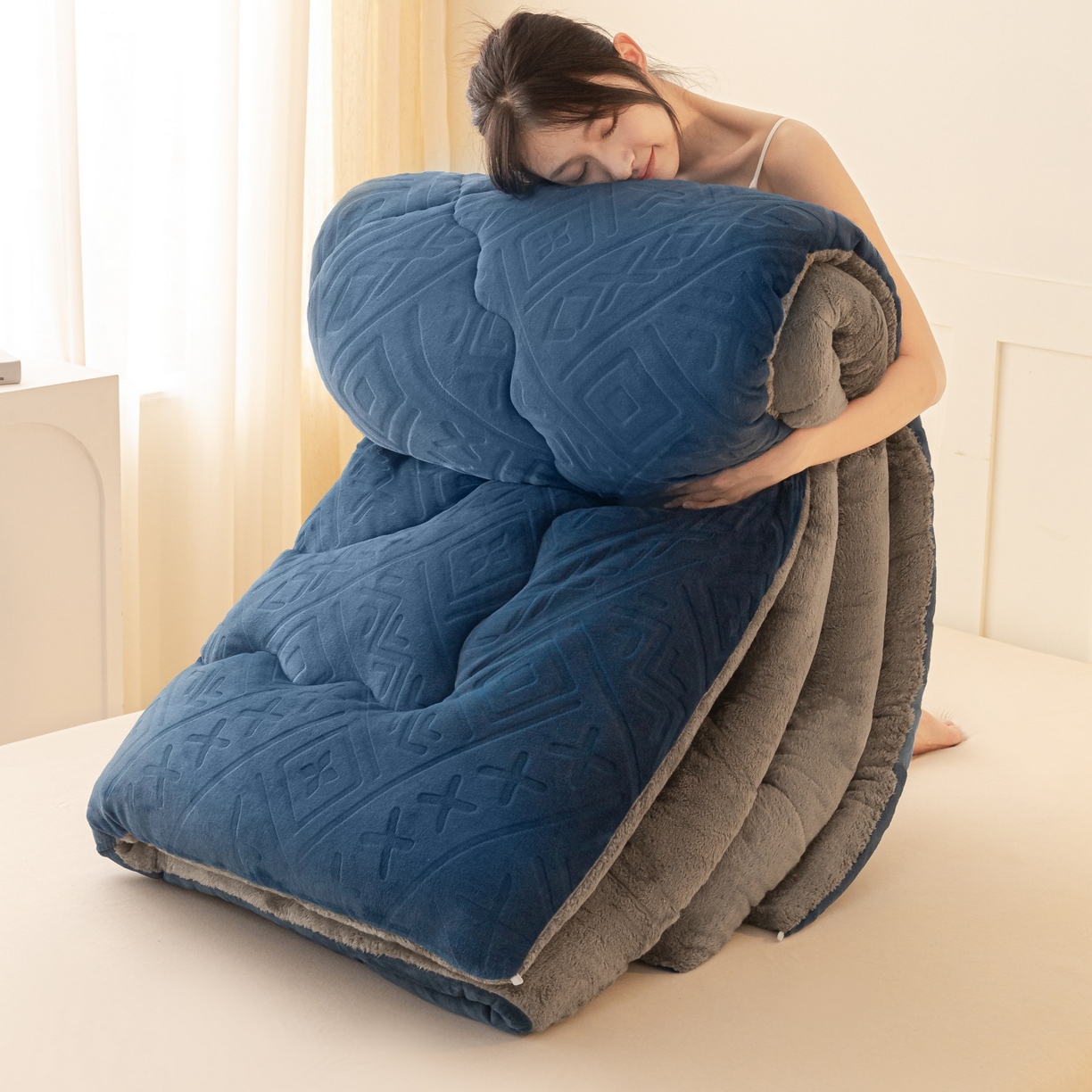 美澳家纺 2025新款5D雕花绒牛奶绒宝宝绒加厚保暖纯色冬被被子被芯 宝石蓝