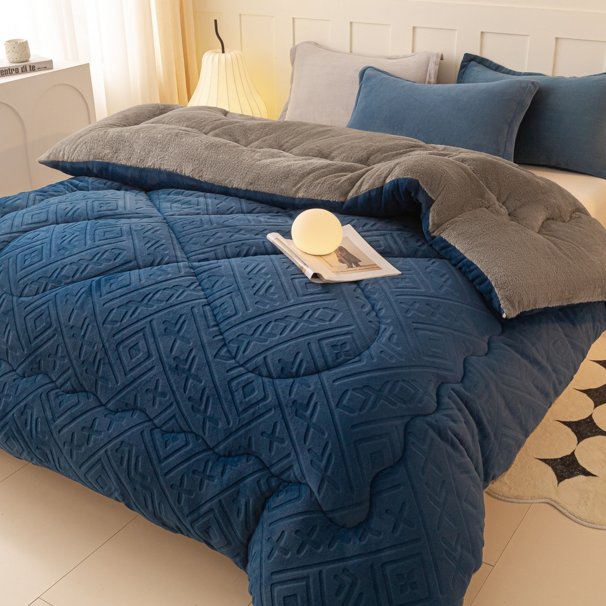 91家纺网 家纺一手货源 找家纺 美澳家纺 2025新款5D雕花绒牛奶绒宝宝绒加厚保暖纯色冬被被子被芯 宝石蓝