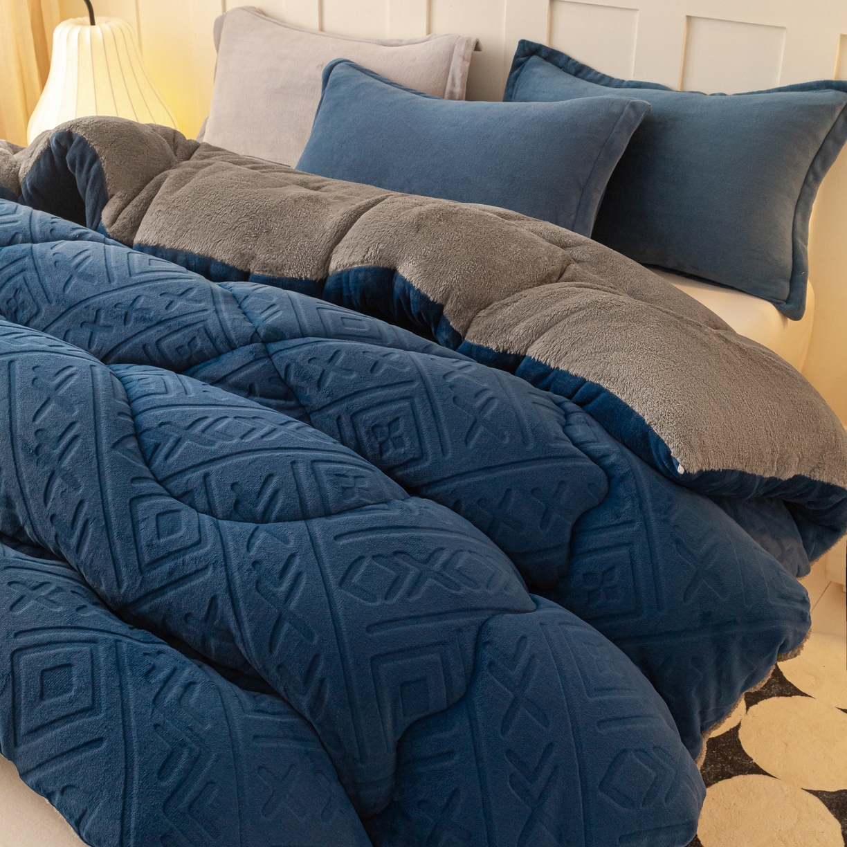 91家纺网 家纺一手货源 找家纺 美澳家纺 2025新款5D雕花绒牛奶绒宝宝绒加厚保暖纯色冬被被子被芯 宝石蓝