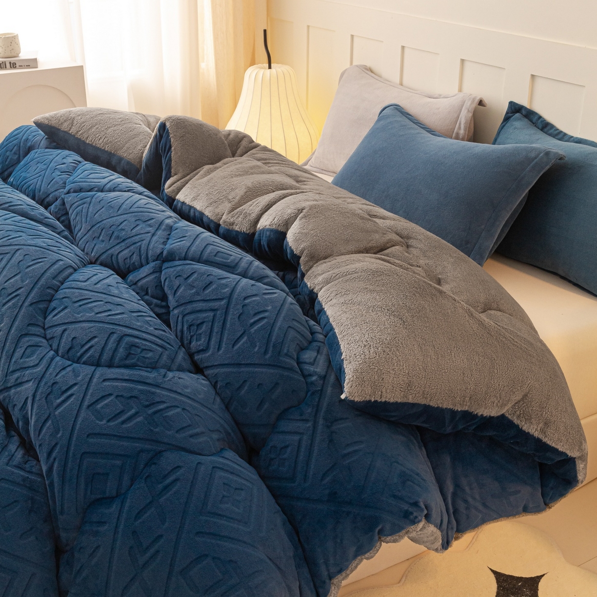 91家纺网 家纺一手货源 找家纺 美澳家纺 2025新款5D雕花绒牛奶绒宝宝绒加厚保暖纯色冬被被子被芯 宝石蓝