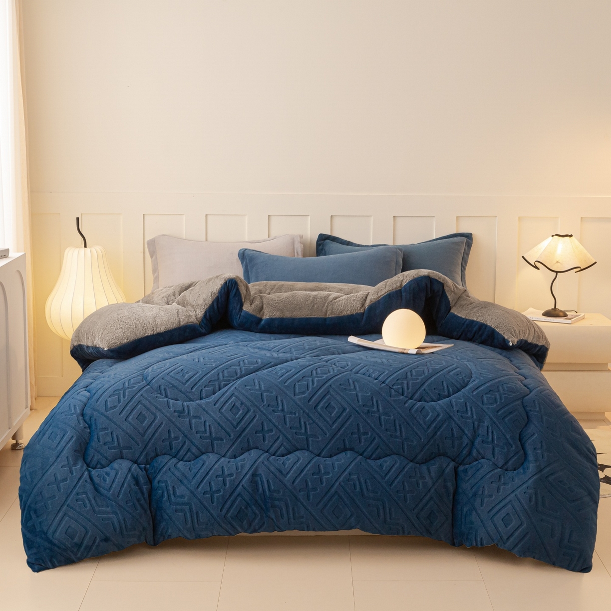 91家纺网 家纺一手货源 找家纺 美澳家纺 2025新款5D雕花绒牛奶绒宝宝绒加厚保暖纯色冬被被子被芯 宝石蓝