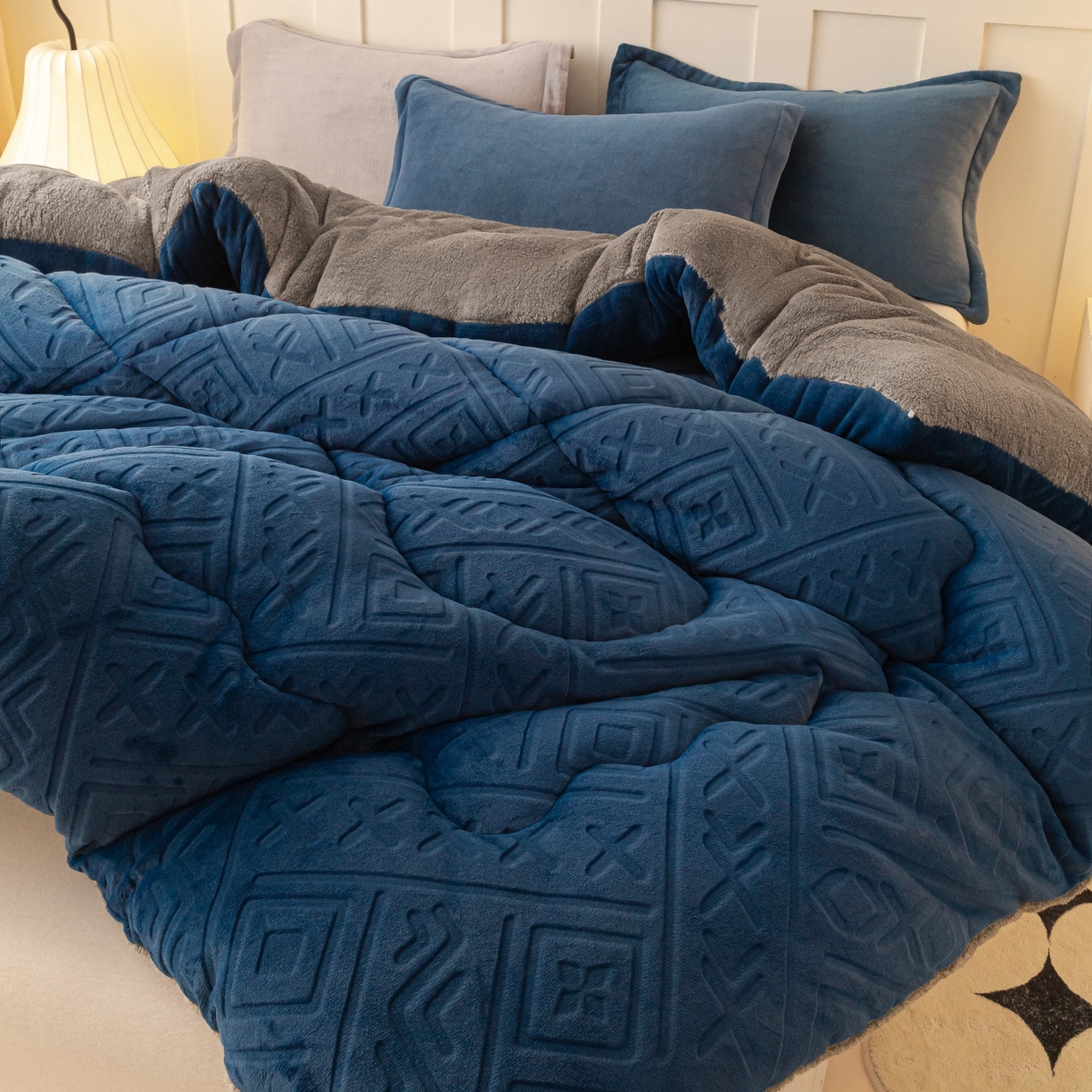 91家纺网 家纺一手货源 找家纺 美澳家纺 2025新款5D雕花绒牛奶绒宝宝绒加厚保暖纯色冬被被子被芯 宝石蓝