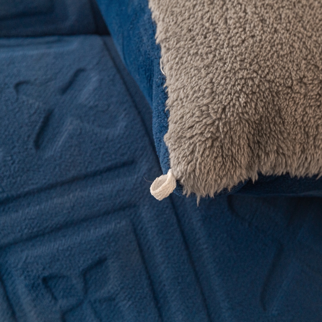 91家纺网 家纺一手货源 找家纺 美澳家纺 2025新款5D雕花绒牛奶绒宝宝绒加厚保暖纯色冬被被子被芯 宝石蓝