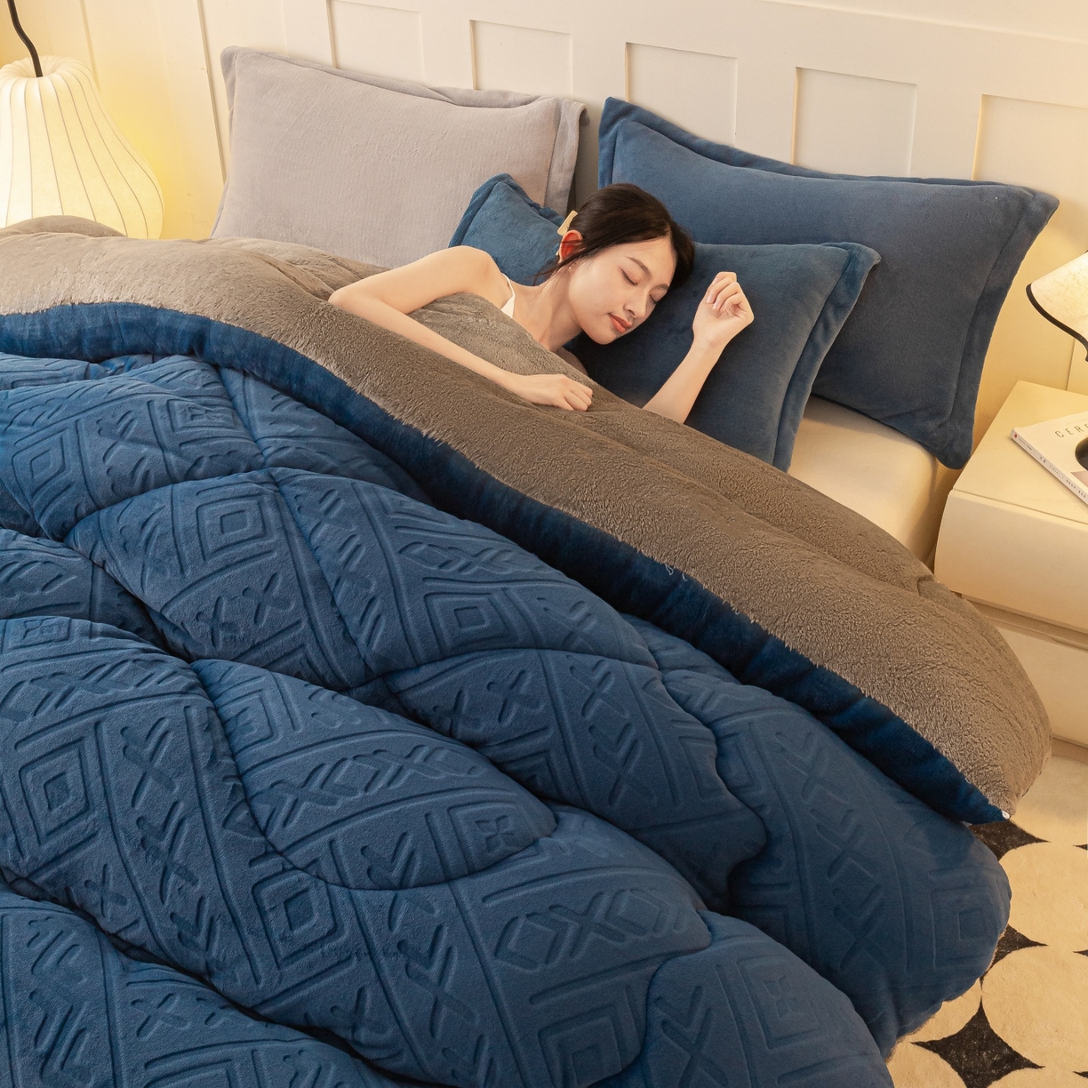 91家纺网 家纺一手货源 找家纺 美澳家纺 2025新款5D雕花绒牛奶绒宝宝绒加厚保暖纯色冬被被子被芯 宝石蓝