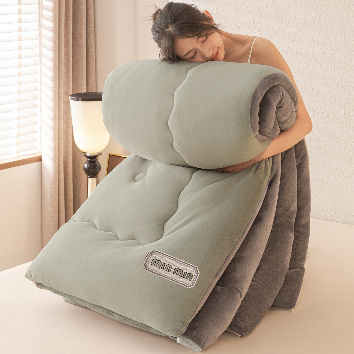 美澳家纺 2025新款牛奶绒刺绣加厚保暖纯色冬被 被子被芯（可定制尺寸）（跨境外贸） MI-浅灰