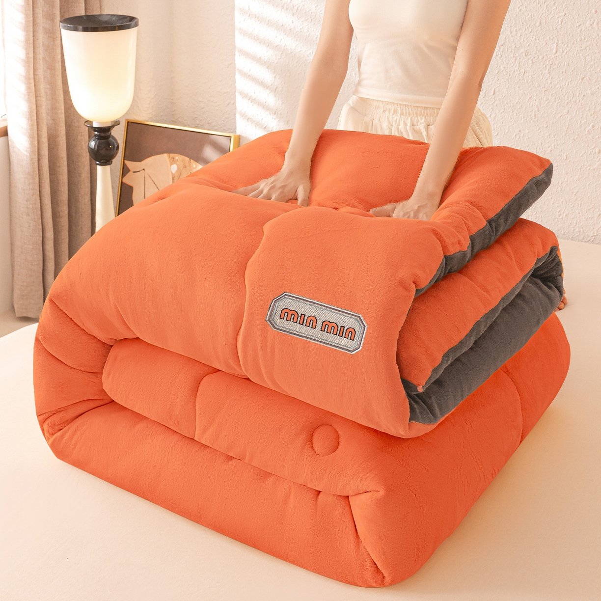 91家纺网 家纺一手货源 找家纺 美澳家纺 2025新款牛奶绒刺绣加厚保暖纯色冬被 被子被芯（可定制尺寸）（跨境外贸） MI-橙