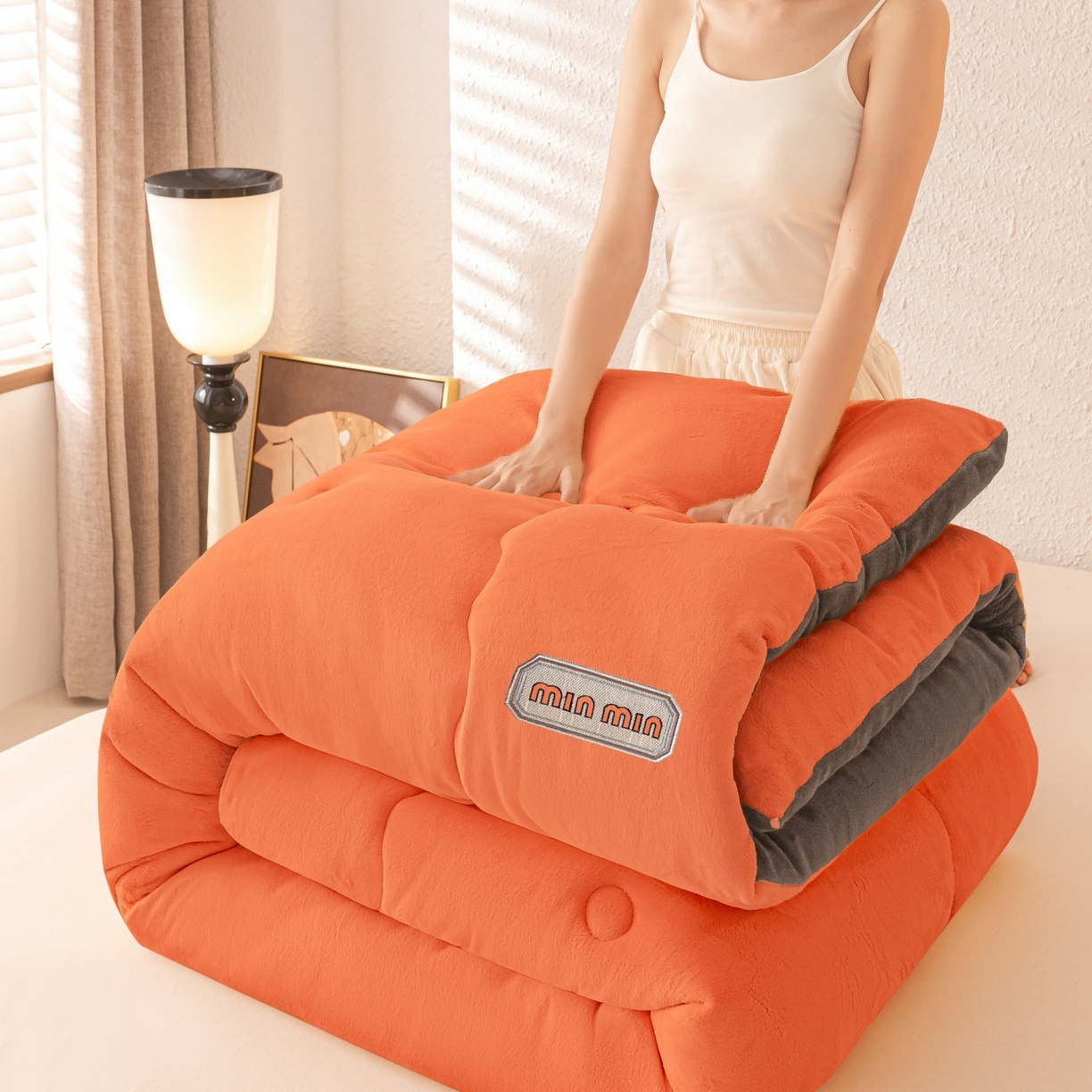 91家纺网 家纺一手货源 找家纺 美澳家纺 2025新款牛奶绒刺绣加厚保暖纯色冬被 被子被芯（可定制尺寸）（跨境外贸） MI-橙