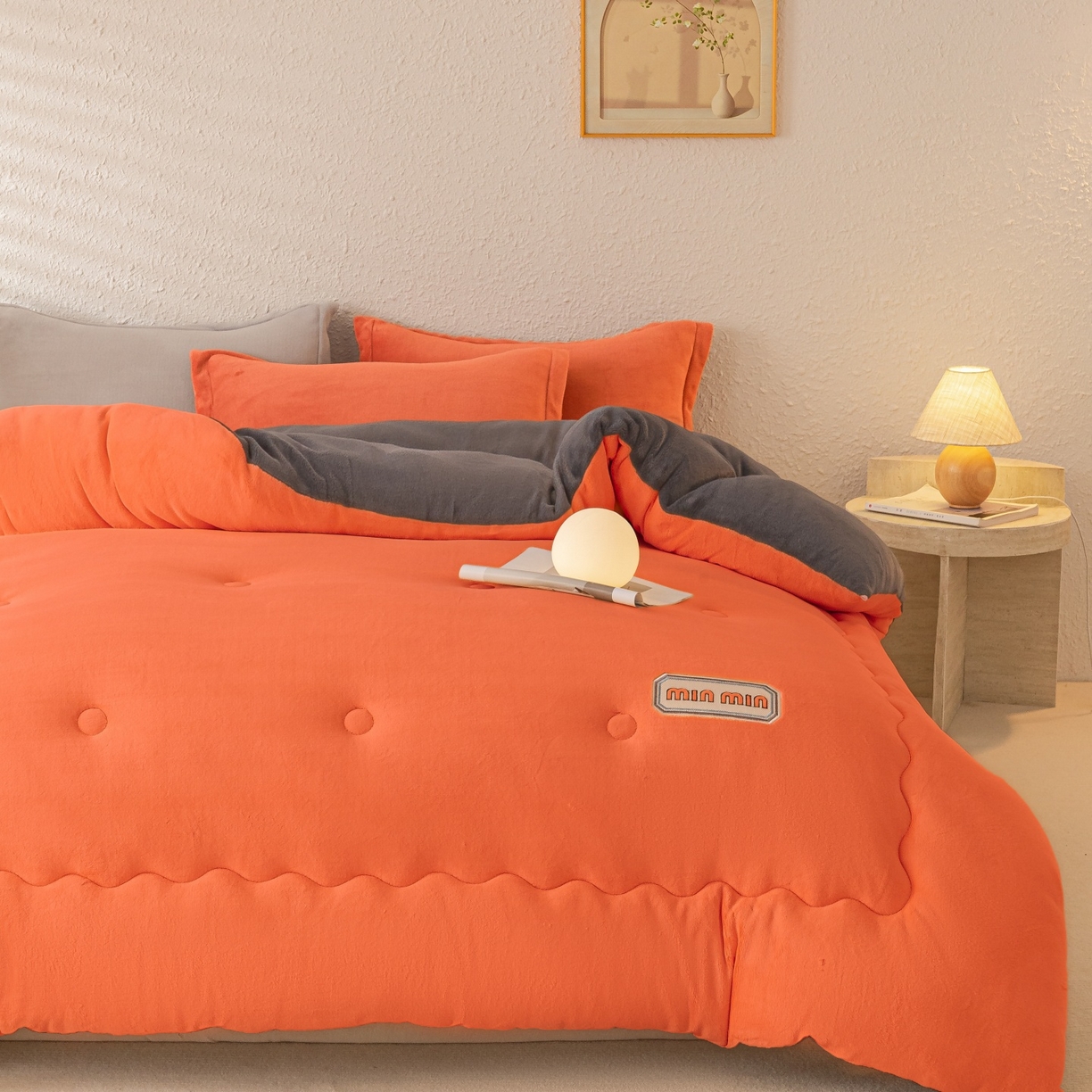 91家纺网 家纺一手货源 找家纺 美澳家纺 2025新款牛奶绒刺绣加厚保暖纯色冬被 被子被芯（可定制尺寸）（跨境外贸） MI-橙