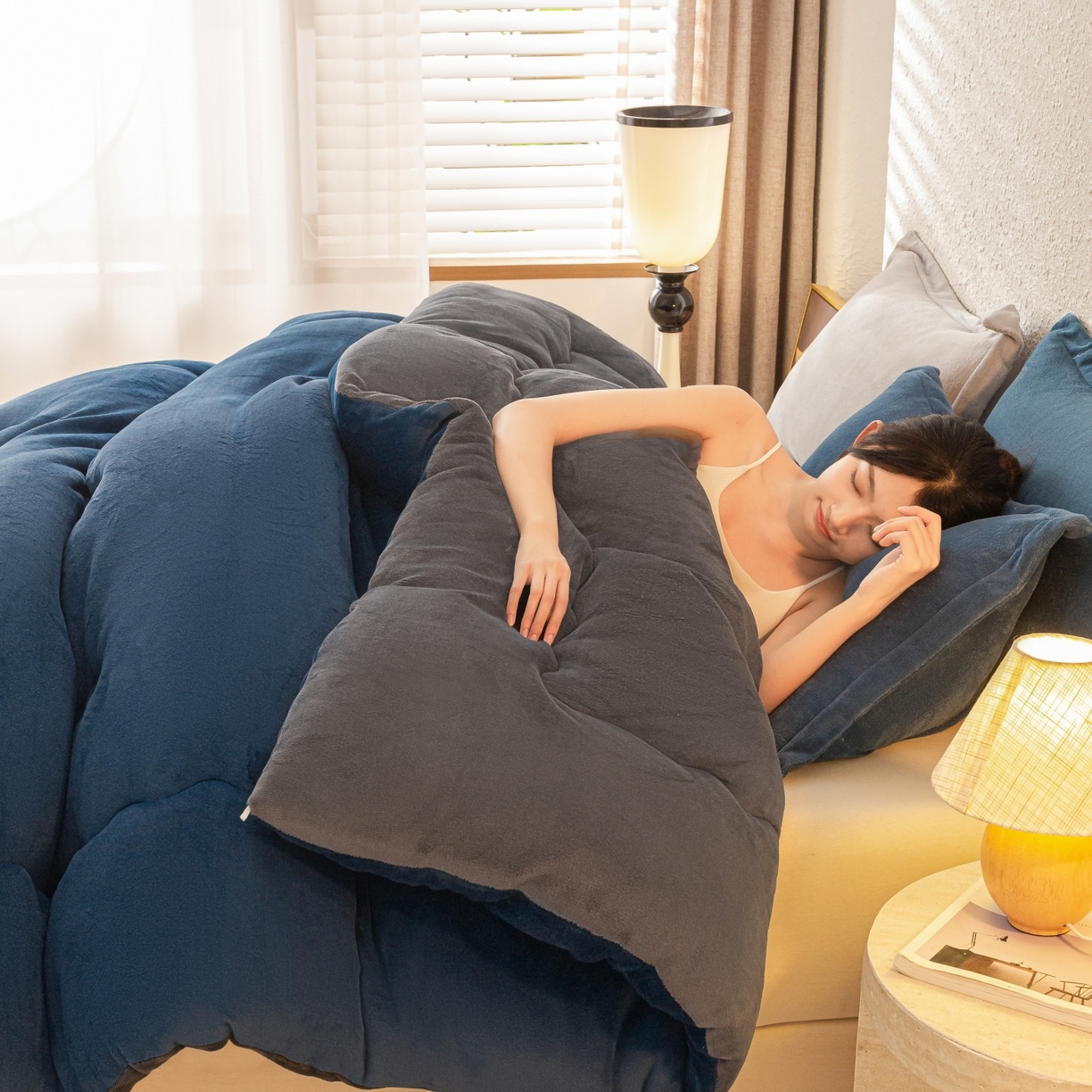 91家纺网 家纺一手货源 找家纺 美澳家纺 2025新款牛奶绒刺绣加厚保暖纯色冬被 被子被芯（可定制尺寸）（跨境外贸） MI-蓝