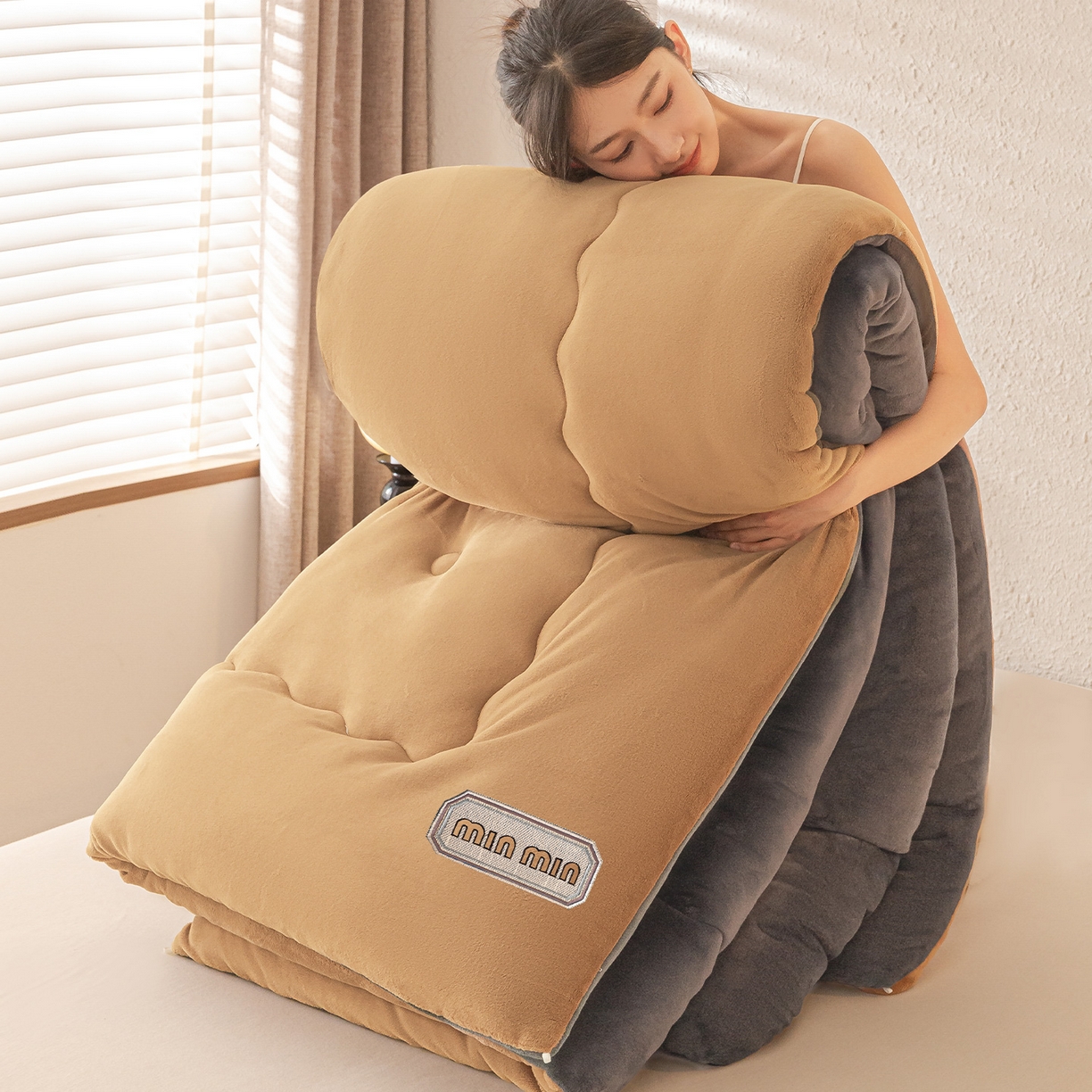 91家纺网 家纺一手货源 找家纺 （总）美澳家纺 2025新款牛奶绒刺绣加厚保暖纯色冬被 被子被芯（可定制尺寸）（跨境外贸）