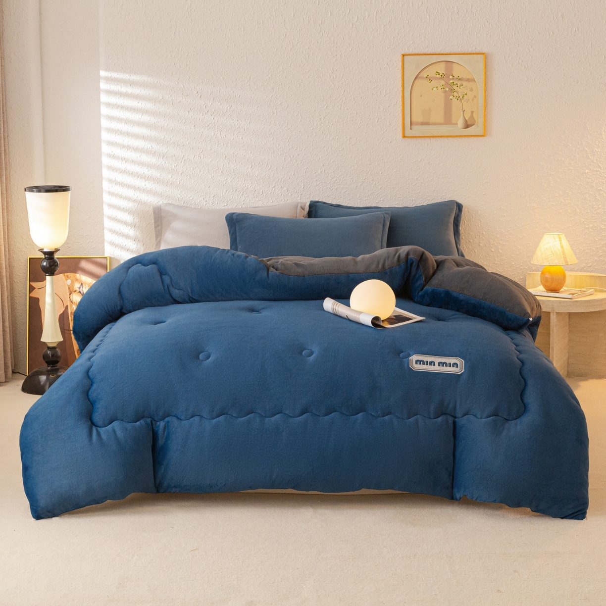 91家纺网 家纺一手货源 找家纺 美澳家纺 2025新款牛奶绒刺绣加厚保暖纯色冬被 被子被芯（可定制尺寸）（跨境外贸） MI-蓝