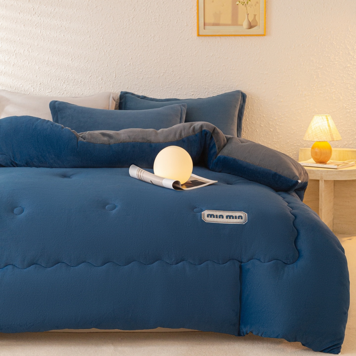 91家纺网 家纺一手货源 找家纺 美澳家纺 2025新款牛奶绒刺绣加厚保暖纯色冬被 被子被芯（可定制尺寸）（跨境外贸） MI-蓝